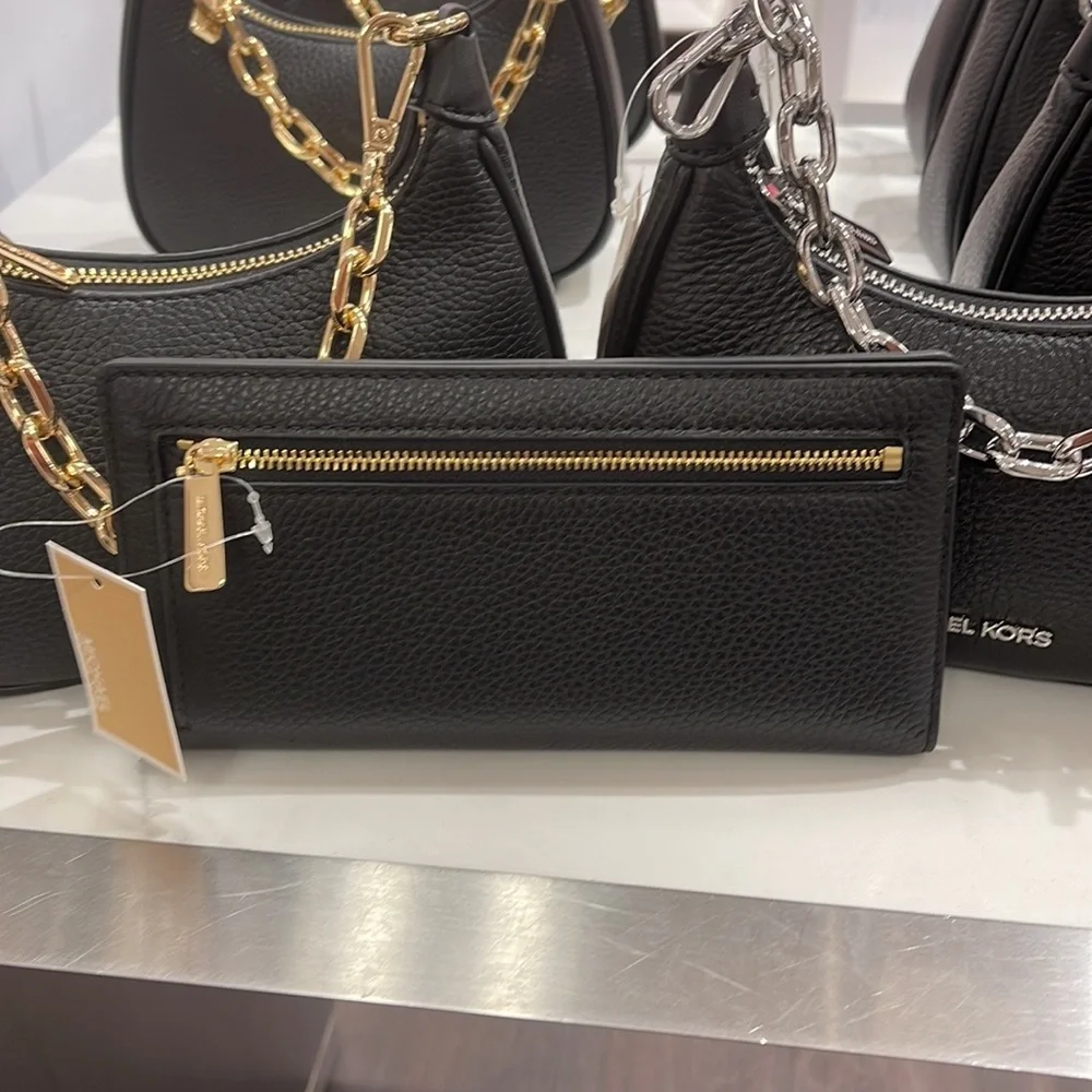 MICHAEL KORS
Reed Large Pebbled Leather Snap Wallet
Style# 35S3G6RE3L
Black 
NWT - Picture 5 of 16